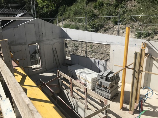 Villa familiale en béton apparent à Chamoson