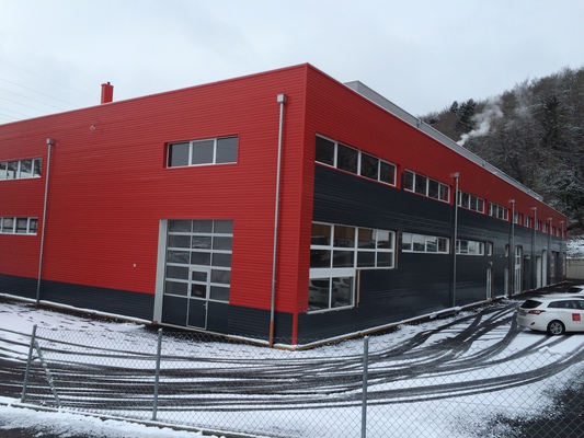 Halle industrielle "En Longiron" et mur de soutènement à Puidoux